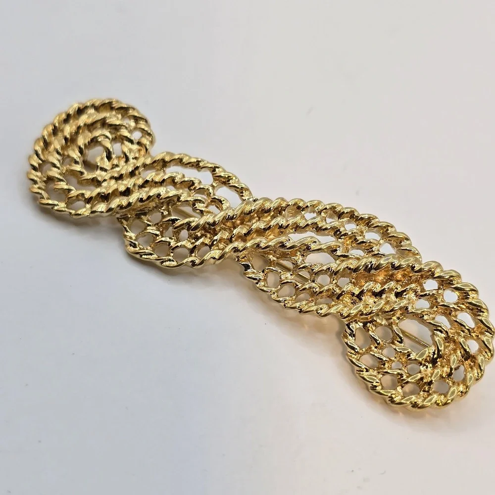Vintage Trifari Gold‎ Infinity Brooch: 80s-90s Signed Statement Pin Textured